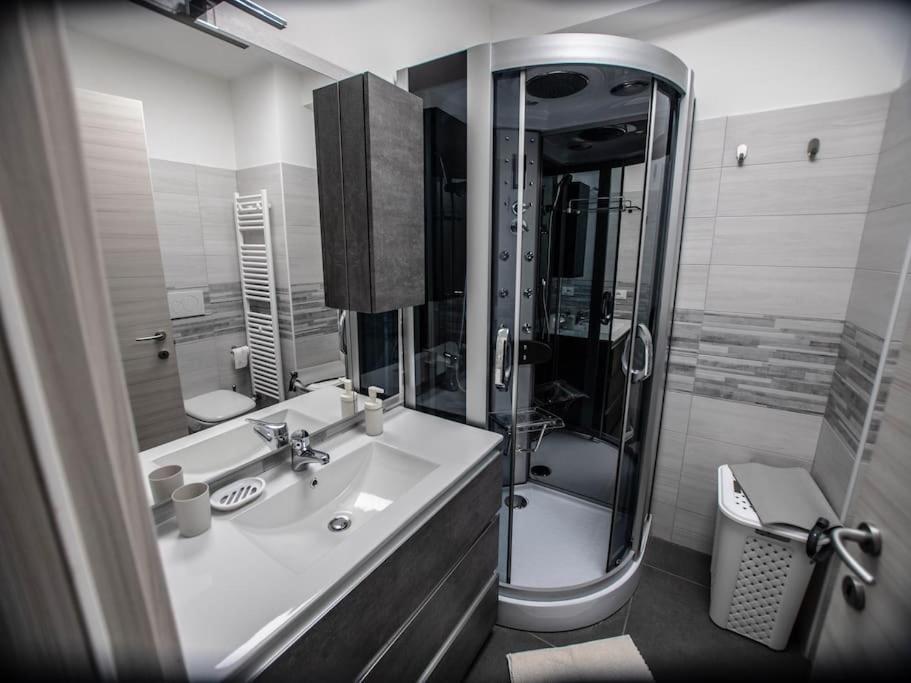 Modern Loft Center Of Turin + Jacuzzi 30M Metro Apartman Collegno Kültér fotó