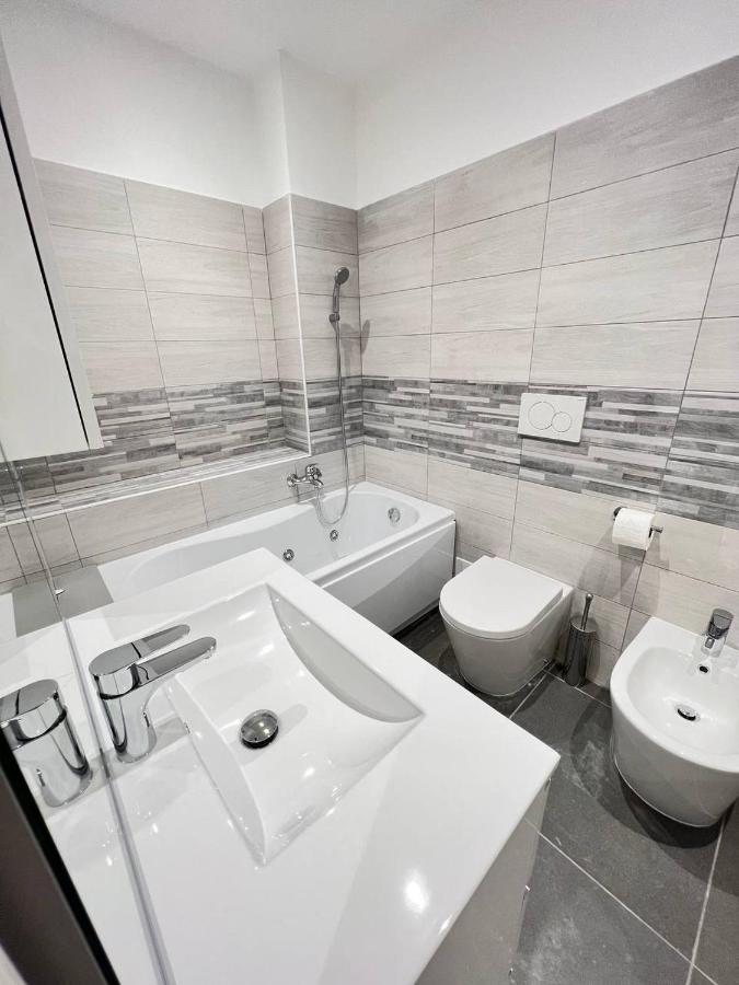 Modern Loft Center Of Turin + Jacuzzi 30M Metro Apartman Collegno Kültér fotó