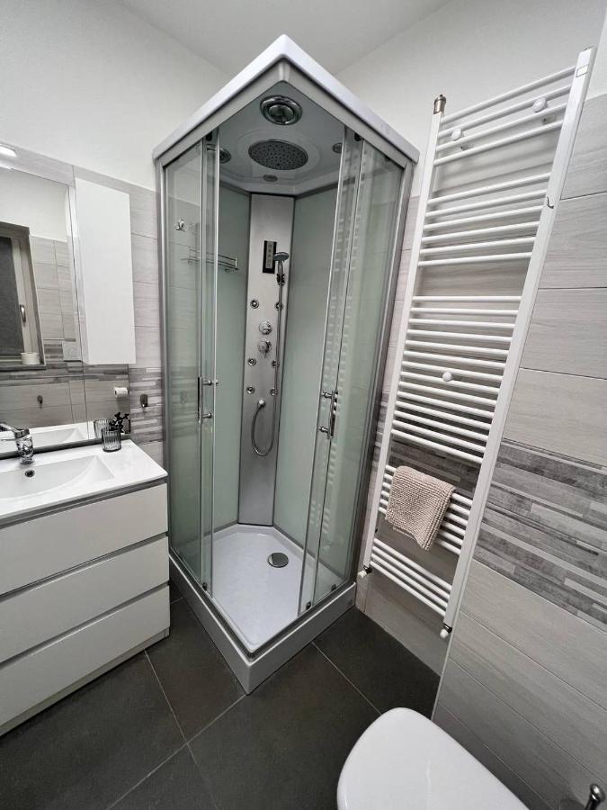 Modern Loft Center Of Turin + Jacuzzi 30M Metro Apartman Collegno Kültér fotó