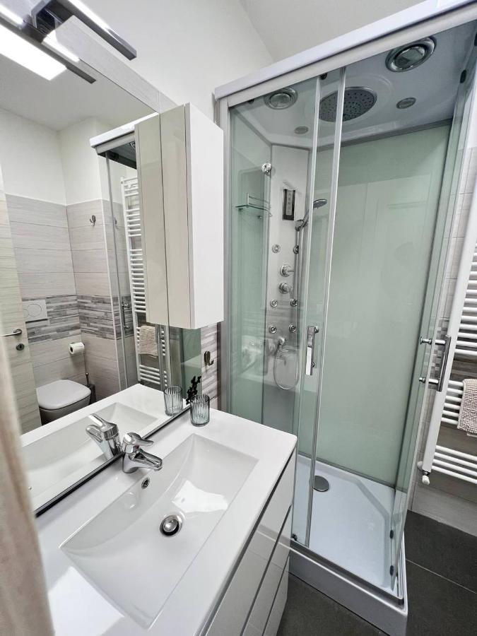 Modern Loft Center Of Turin + Jacuzzi 30M Metro Apartman Collegno Kültér fotó